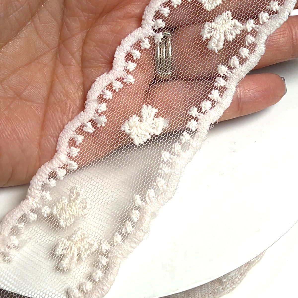 3 Yards 3.5cm wide Lace wavy edges
