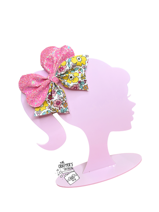 Expositor de acrílico con forma de Barbie en color rosa pálido